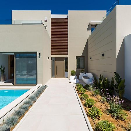 Vasilios Villa, With Pool, Gym & Close To Beach, By Thinkvilla Loutra  ภายนอก รูปภาพ