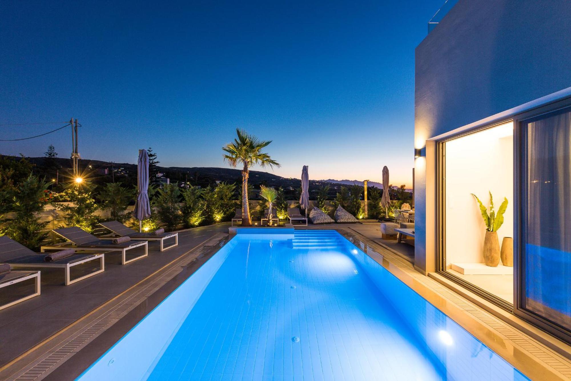 Vasilios Villa, With Pool, Gym & Close To Beach, By Thinkvilla Loutra  ภายนอก รูปภาพ