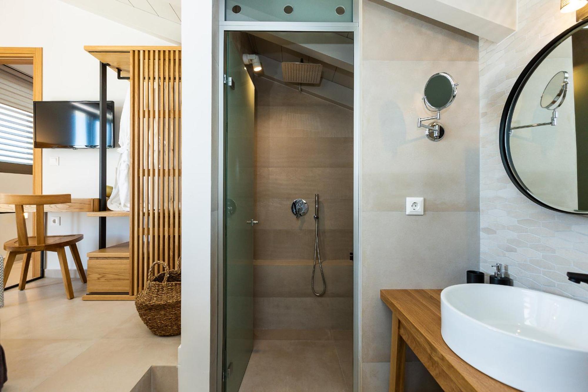 Vasilios Villa, With Pool, Gym & Close To Beach, By Thinkvilla Loutra  ภายนอก รูปภาพ