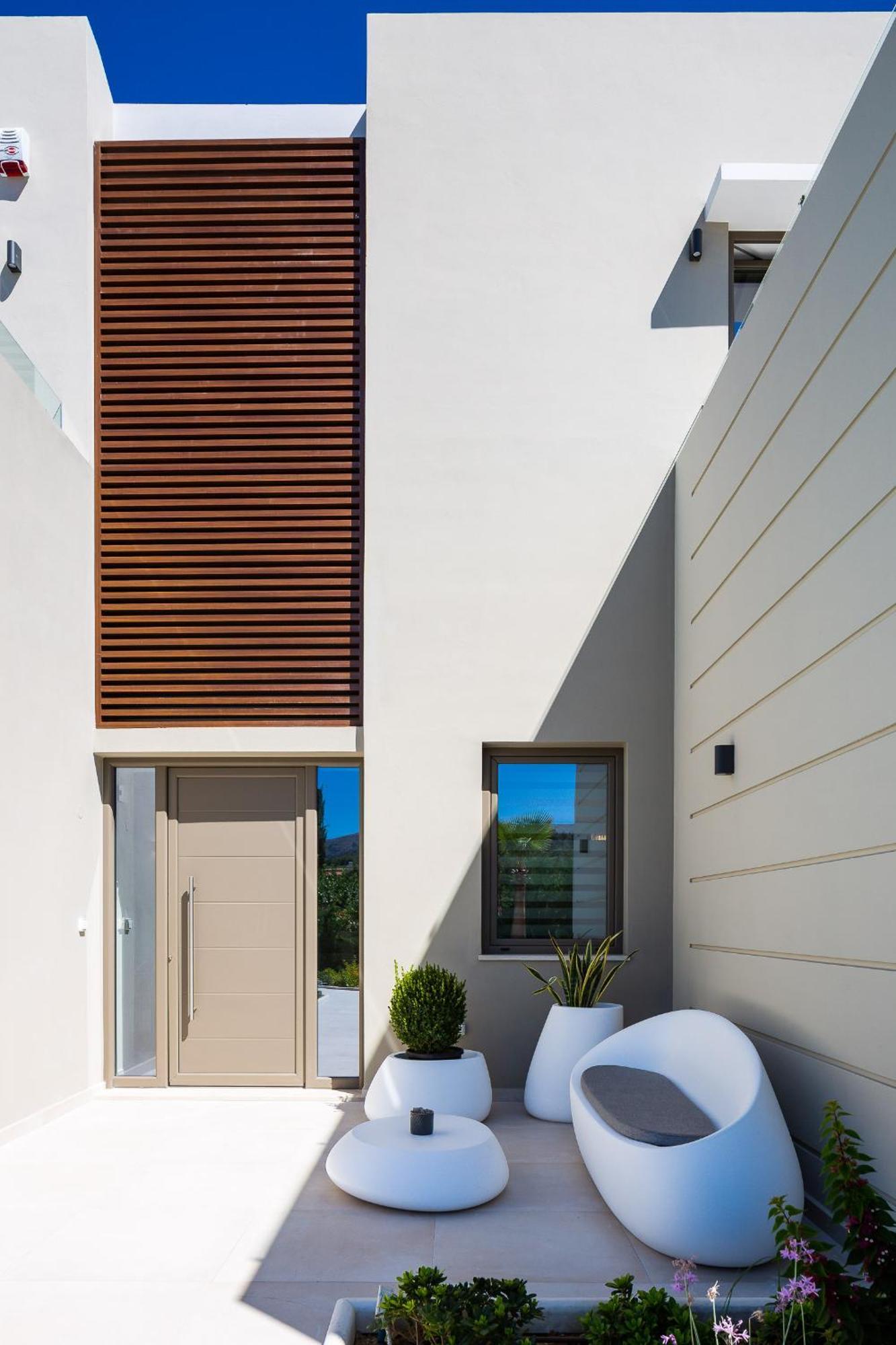 Vasilios Villa, With Pool, Gym & Close To Beach, By Thinkvilla Loutra  ภายนอก รูปภาพ