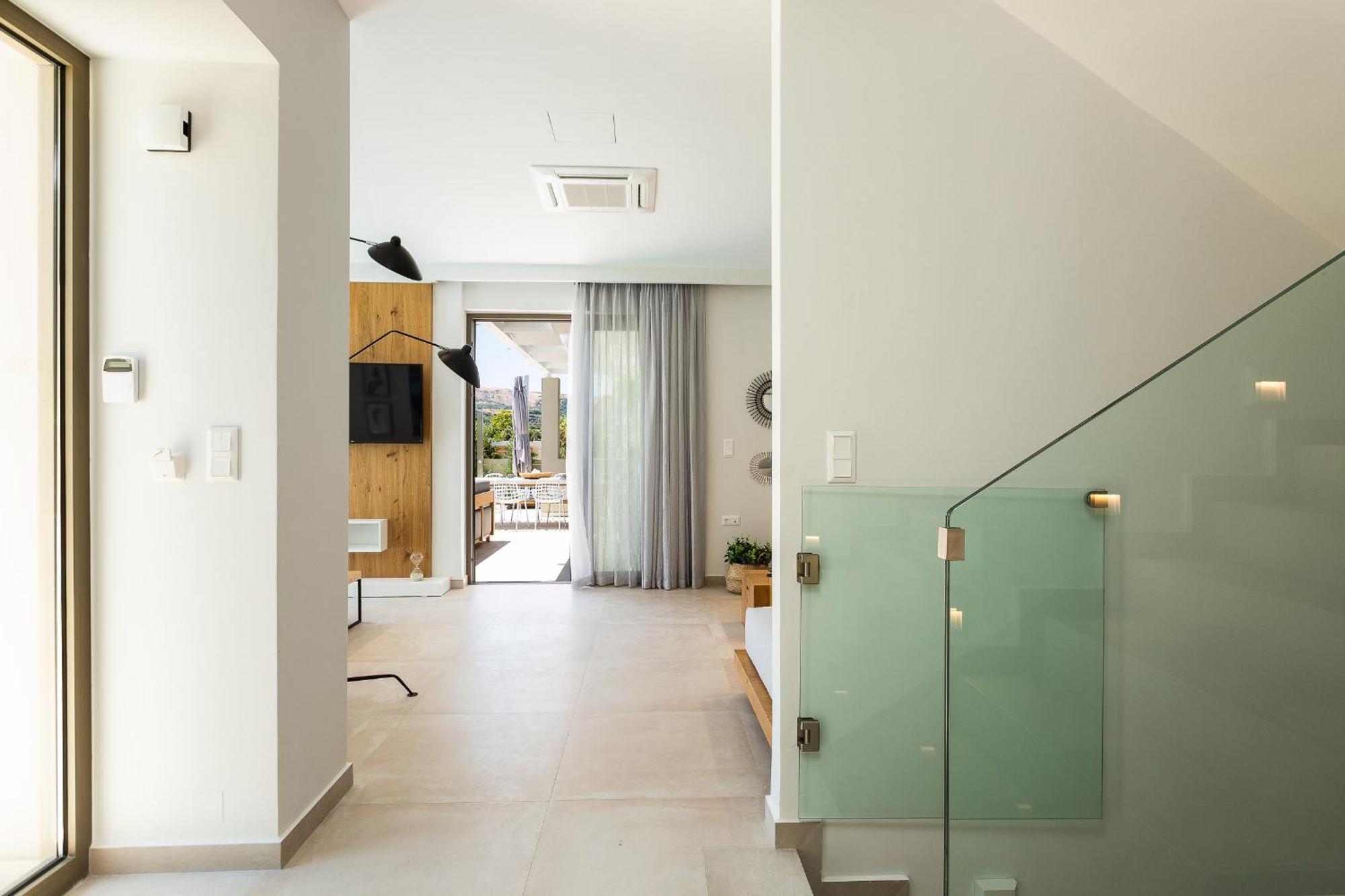 Vasilios Villa, With Pool, Gym & Close To Beach, By Thinkvilla Loutra  ภายนอก รูปภาพ