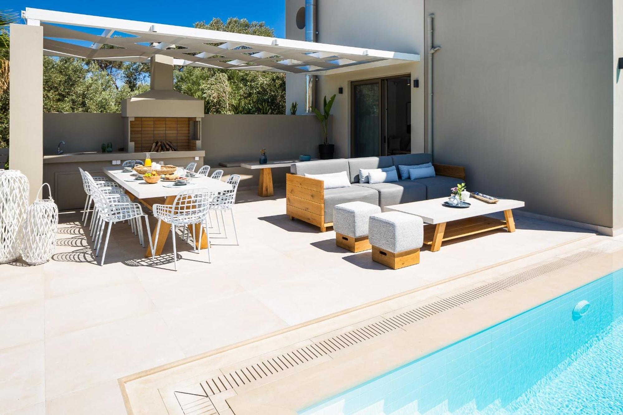 Vasilios Villa, With Pool, Gym & Close To Beach, By Thinkvilla Loutra  ภายนอก รูปภาพ