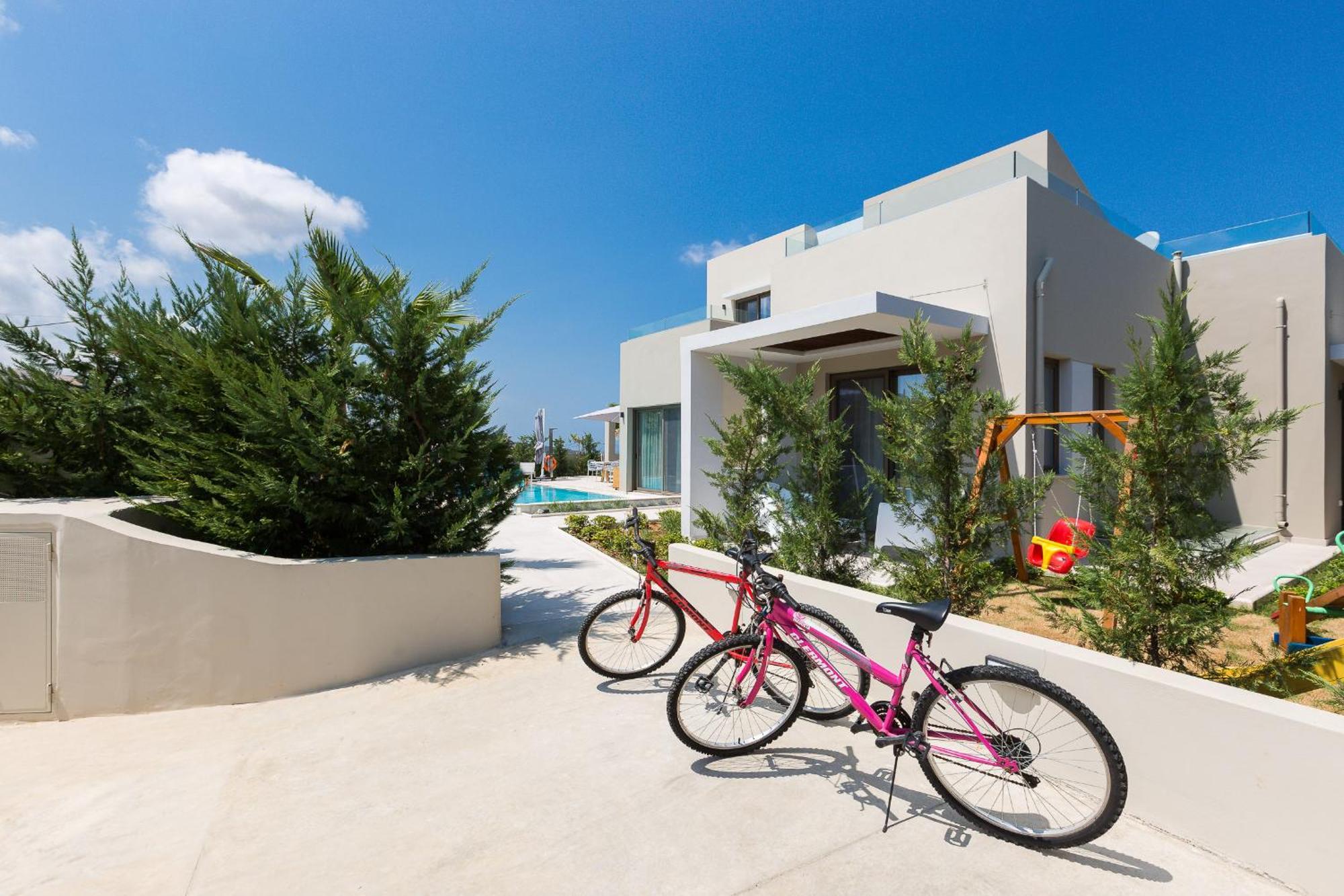 Vasilios Villa, With Pool, Gym & Close To Beach, By Thinkvilla Loutra  ภายนอก รูปภาพ