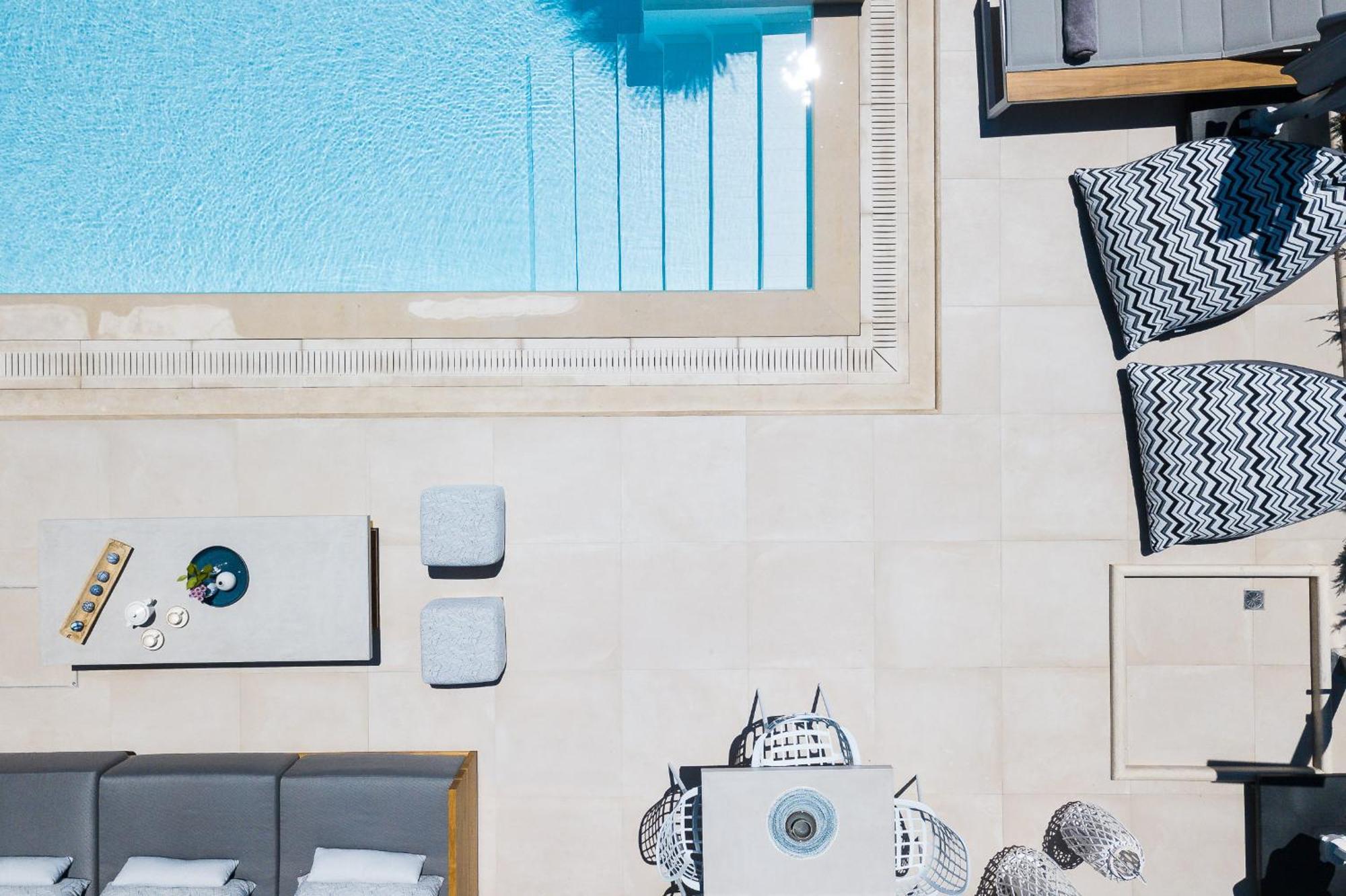 Vasilios Villa, With Pool, Gym & Close To Beach, By Thinkvilla Loutra  ภายนอก รูปภาพ