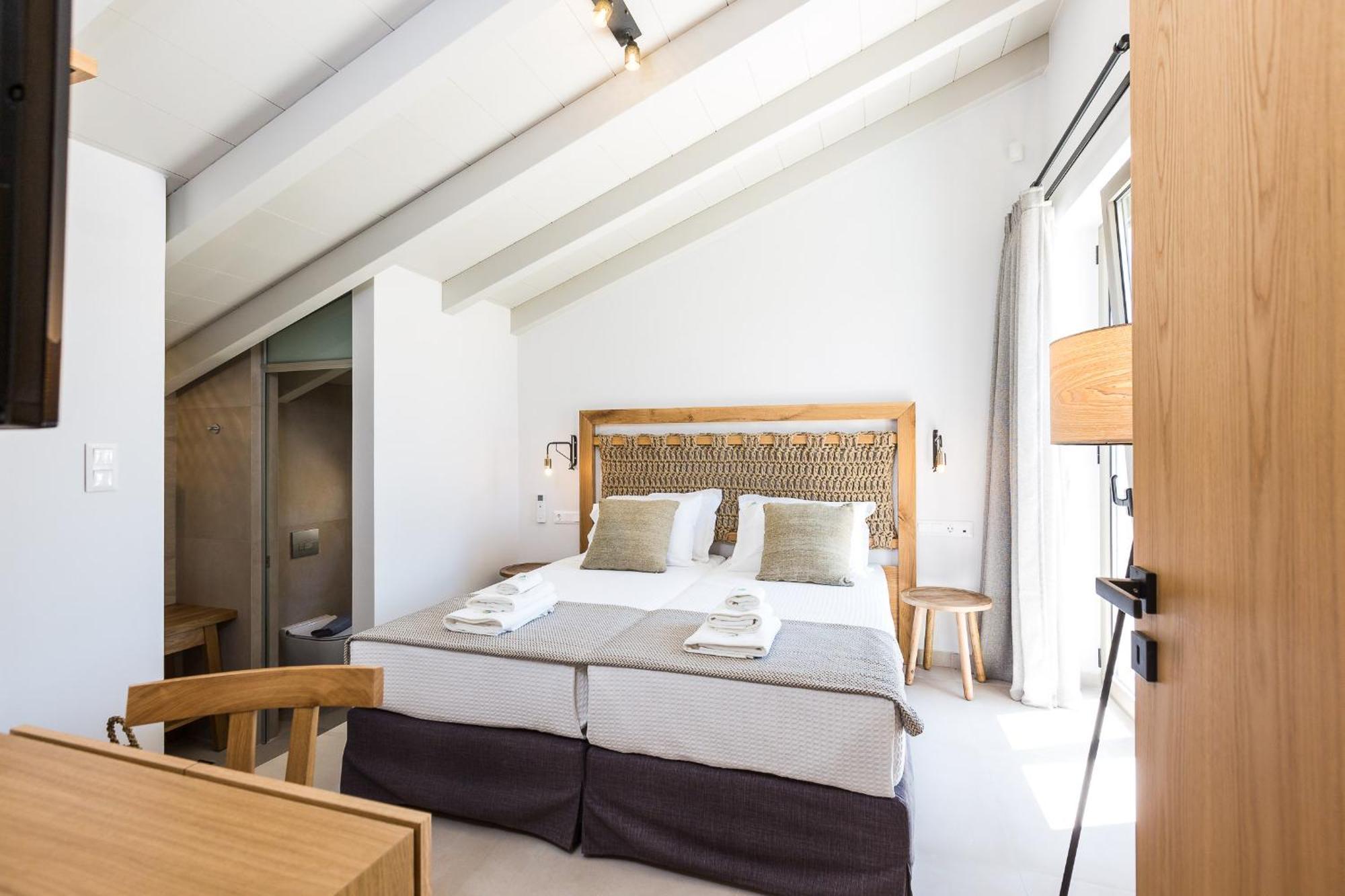 Vasilios Villa, With Pool, Gym & Close To Beach, By Thinkvilla Loutra  ภายนอก รูปภาพ