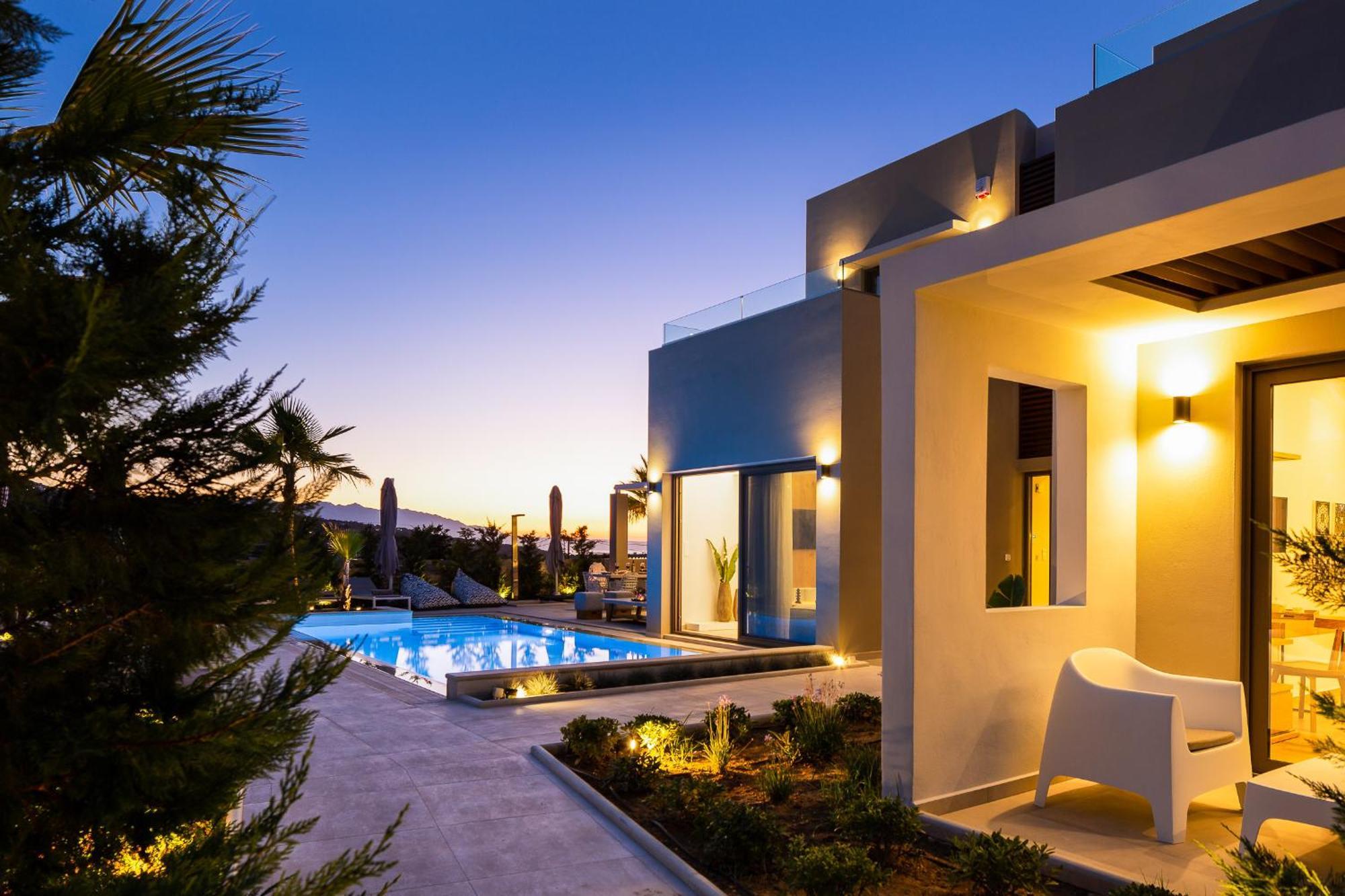 Vasilios Villa, With Pool, Gym & Close To Beach, By Thinkvilla Loutra  ภายนอก รูปภาพ