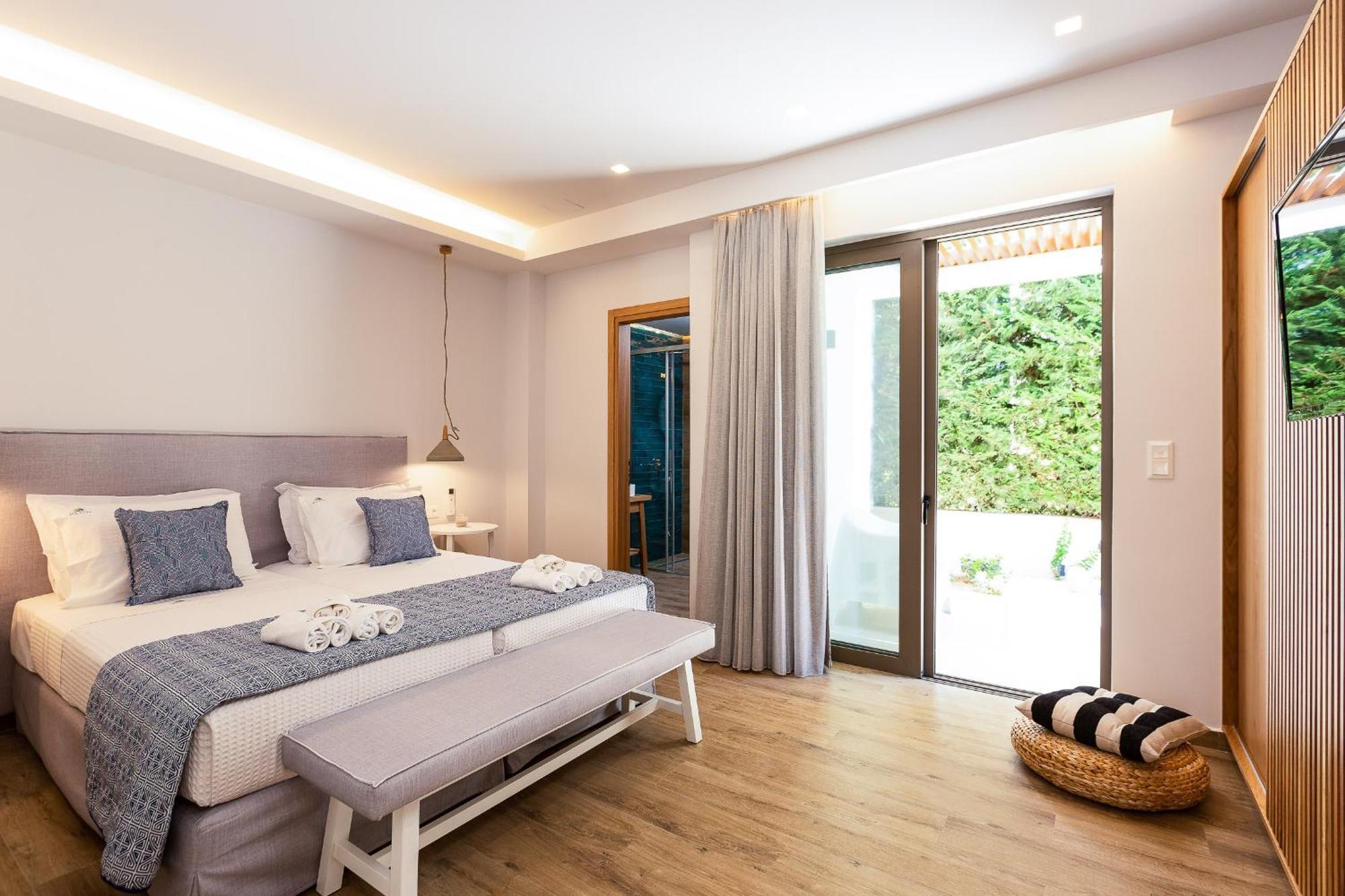 Vasilios Villa, With Pool, Gym & Close To Beach, By Thinkvilla Loutra  ภายนอก รูปภาพ