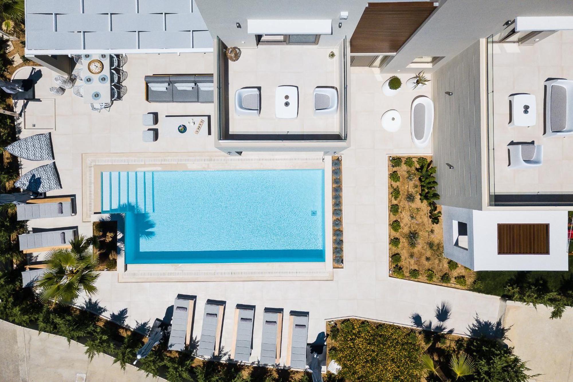 Vasilios Villa, With Pool, Gym & Close To Beach, By Thinkvilla Loutra  ภายนอก รูปภาพ