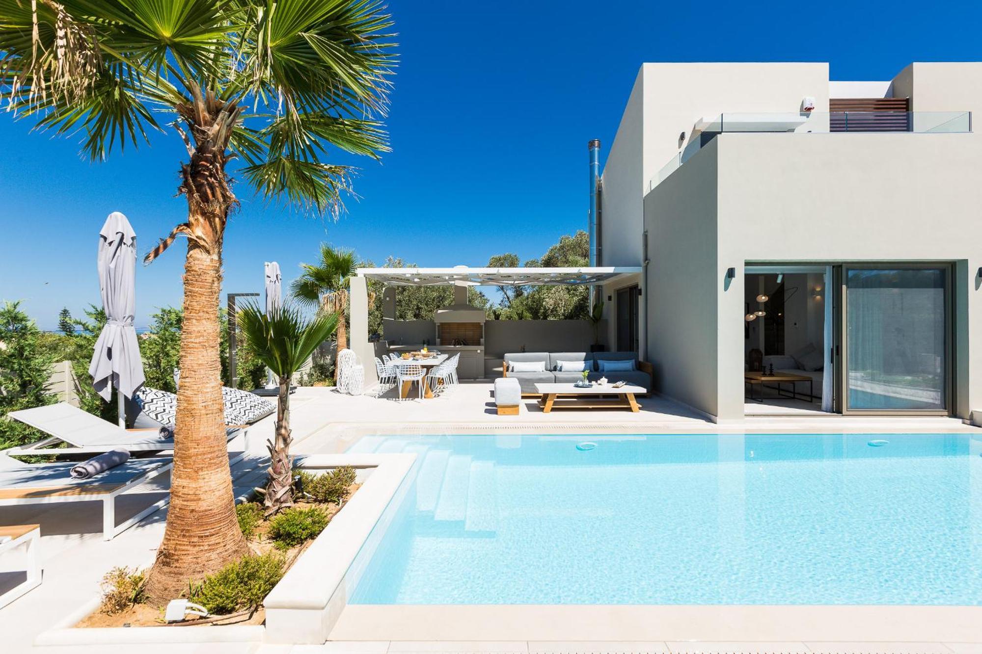 Vasilios Villa, With Pool, Gym & Close To Beach, By Thinkvilla Loutra  ภายนอก รูปภาพ